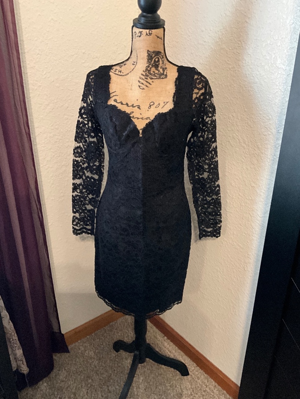 A WOW LBD.   Excellent condition.  Size 10
